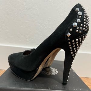 Excellent condition Vince Camuto Missie Silver stud black leather platform pumps